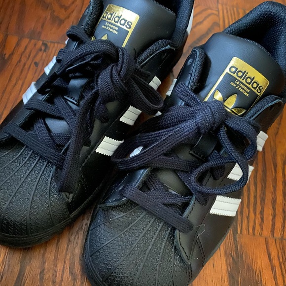 Selling new Adidas superstar only worse once I got the wrong size 4 - Picture 4 of 4
